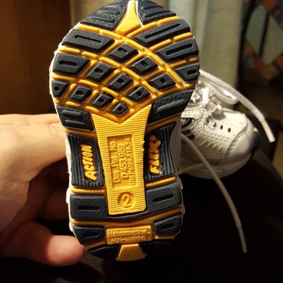 Infant size 2 - Picture 3 of 3